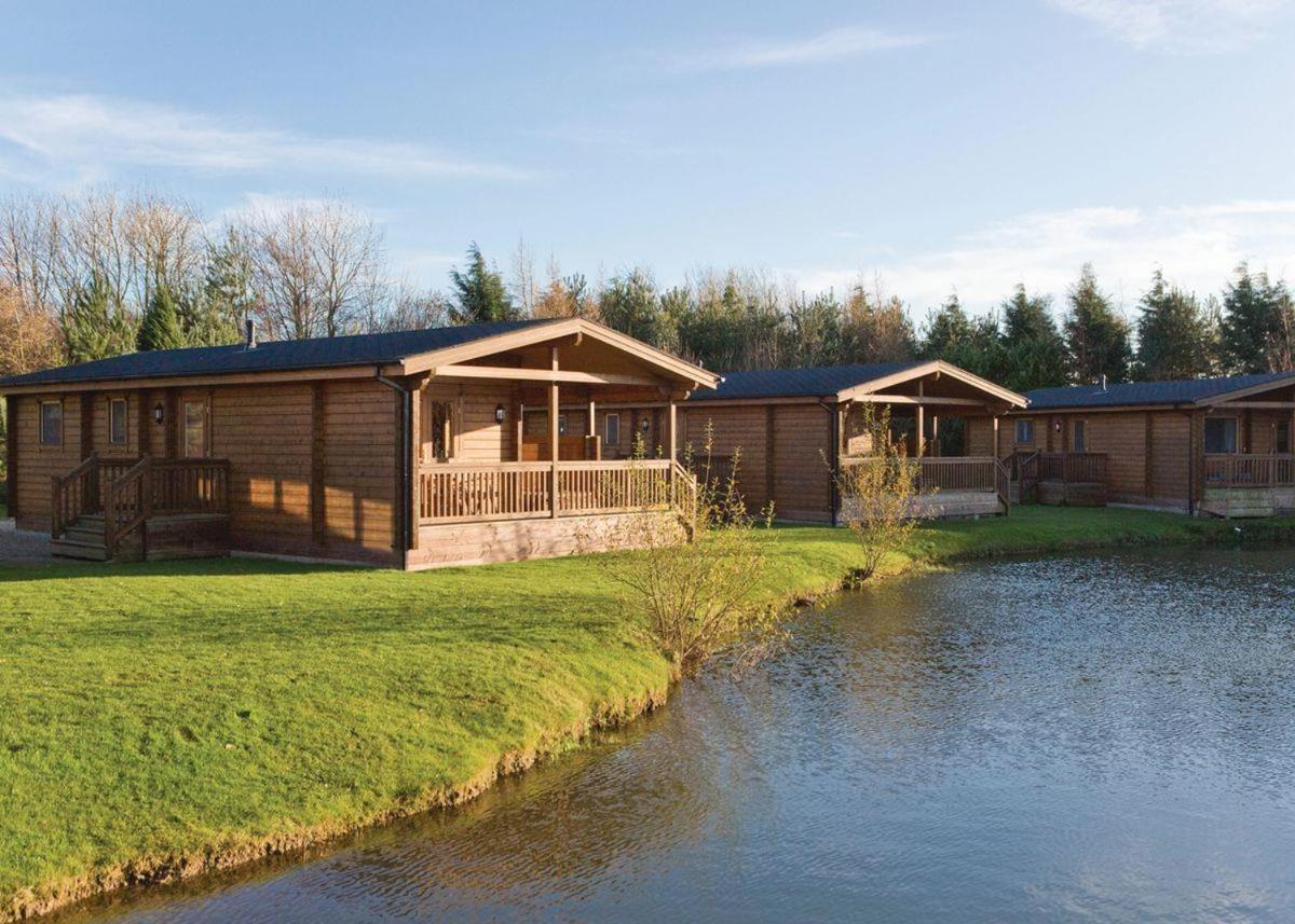 Готель Dacre Lakeside Park Brandesburton Екстер'єр фото