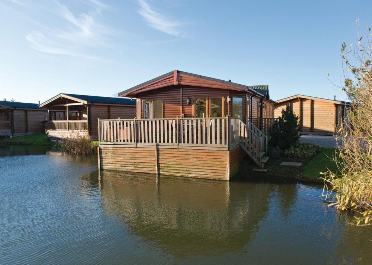 Готель Dacre Lakeside Park Brandesburton Екстер'єр фото