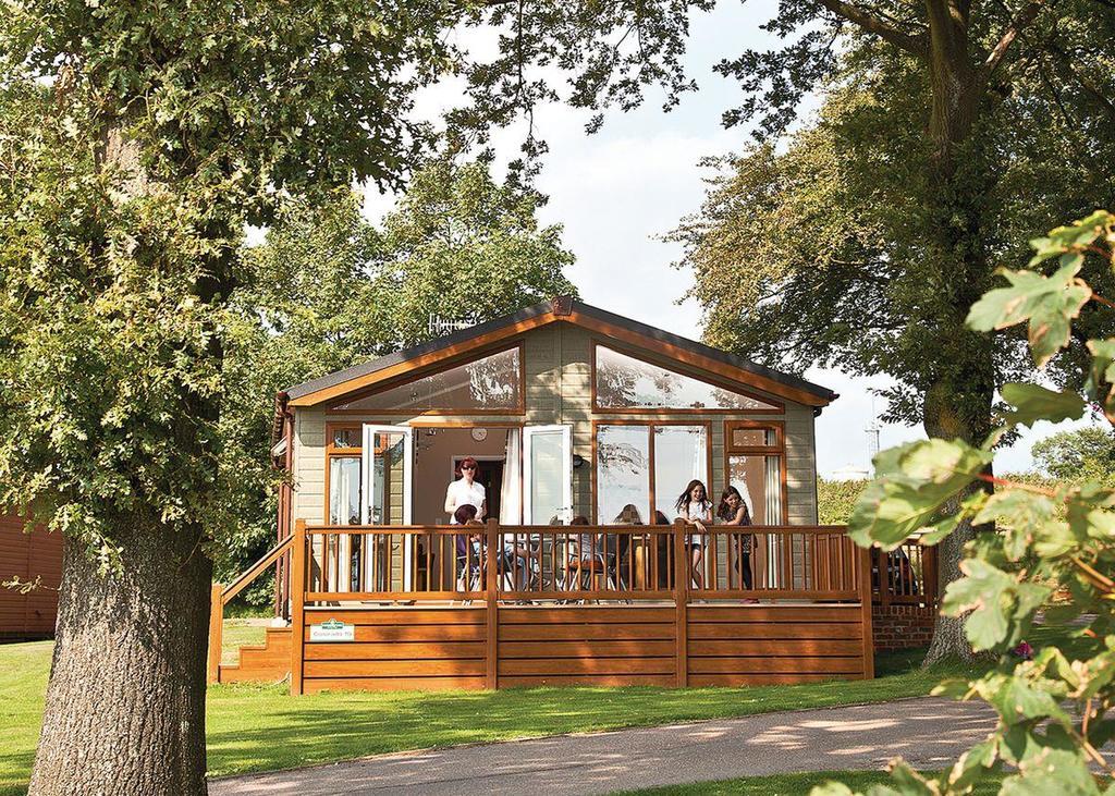 Готель Dacre Lakeside Park Brandesburton Екстер'єр фото
