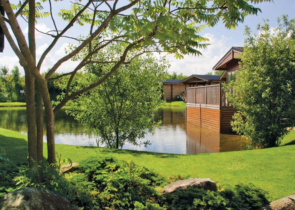 Готель Dacre Lakeside Park Brandesburton Екстер'єр фото