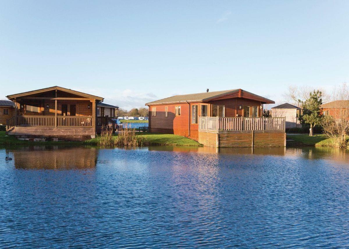 Готель Dacre Lakeside Park Brandesburton Екстер'єр фото